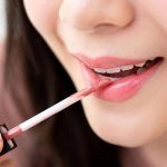 Tips Memakai Lipstik Matte agar Bibir Tidak Kering dan Pecah Pecah