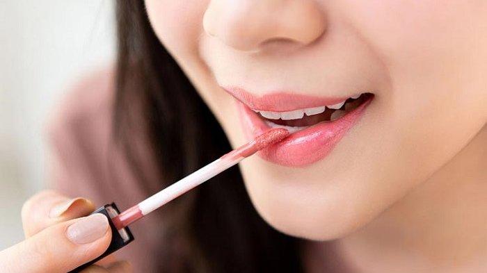 Tips Memakai Lipstik Matte agar Bibir Tidak Kering dan Pecah Pecah